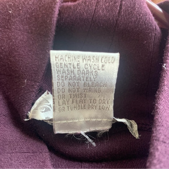 dressbarn  Turtleneck top in a Dark Deep Purple with Front and Back Darts Size M - Picture 5 of 7